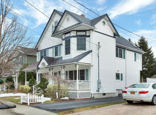74 Strong Ave, Babylon, NY 11702