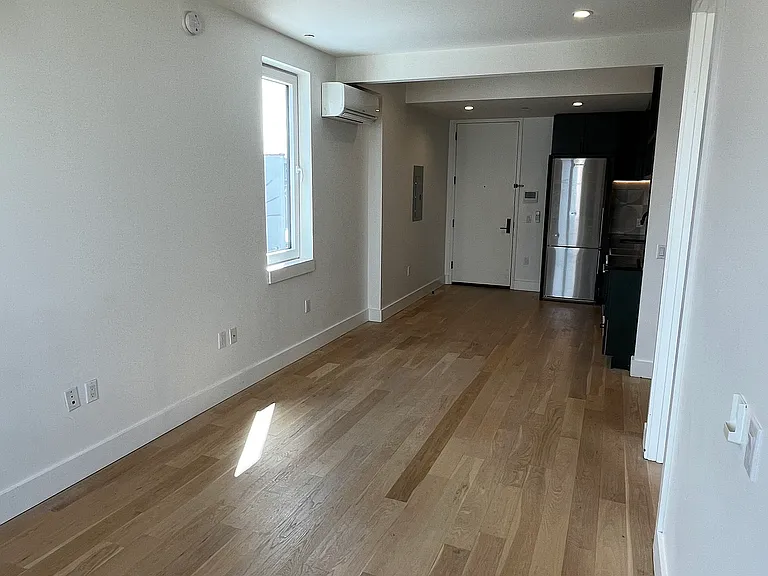 1052 Greene Ave #6B — Photo 3