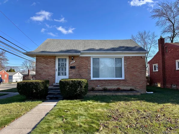 586 Helen St, Garden City, MI 48135