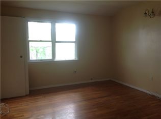 25734 149th Ave, Rosedale, NY 11422