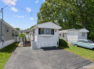 15 Broadway N, Westbrook, CT 06498