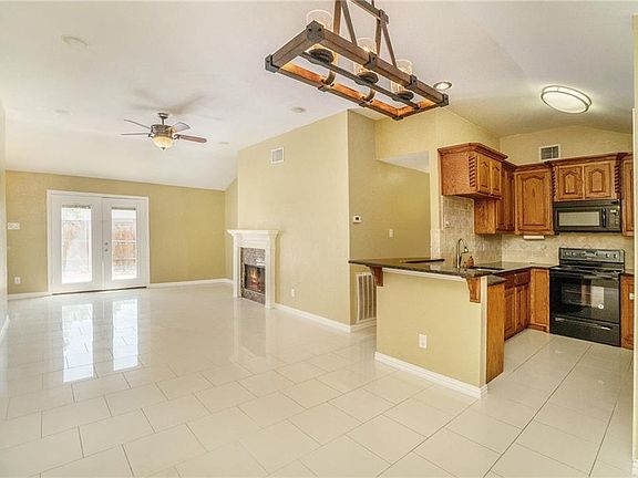 4th image of 3175 Cross Creek Cir