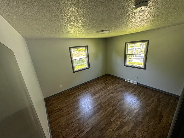 622 NE Emmett St — Photo 8