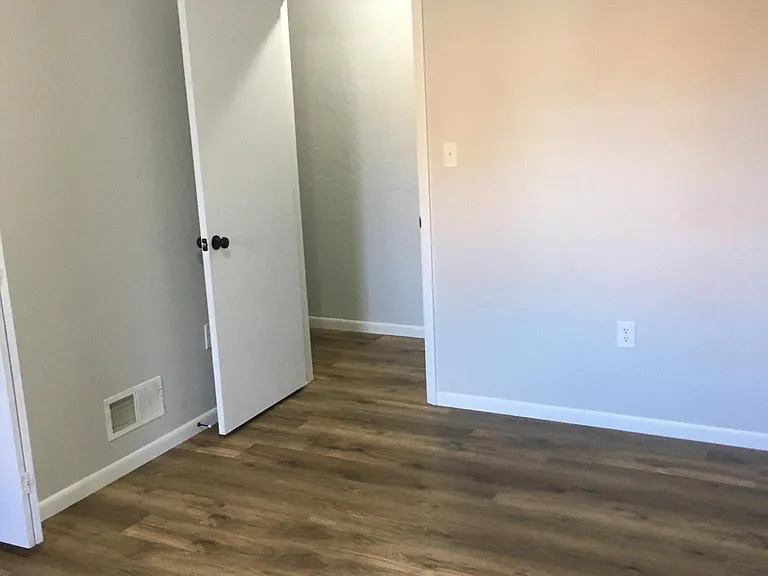 786 Hazelwood Ave — Photo 6
