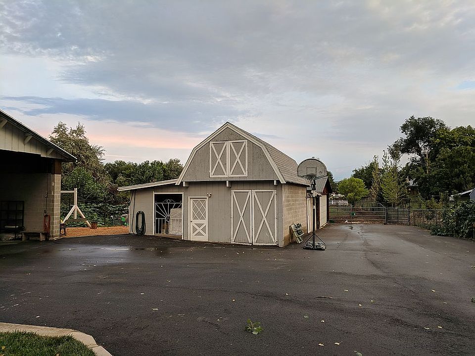 2nd image of 1087 E Belle Meadows Way