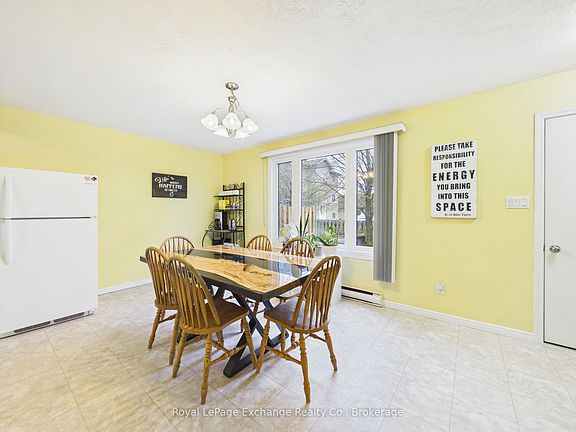 5th image of 751 Walsh St