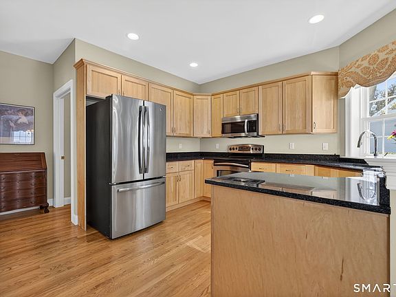 4th image of 175 Ferry Road #4