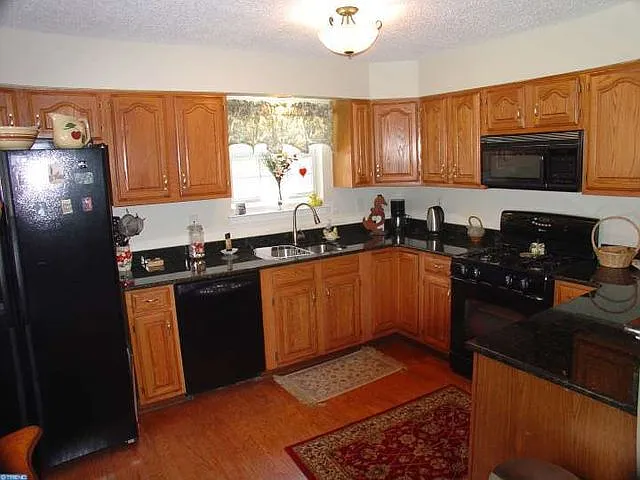102 Shrewsbury Ct — Photo 6