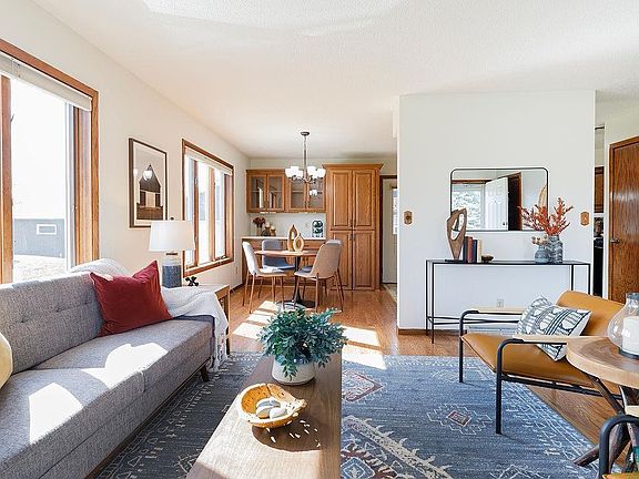 4th image of 3217 Cumming Ave