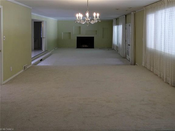 3rd image of 17451 Shaker Blvd