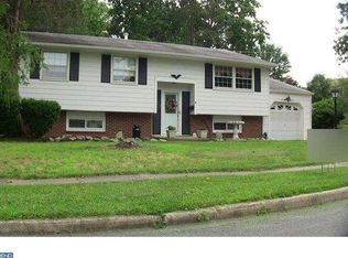 1 Bruce Dr, Laurel Springs, NJ 08021