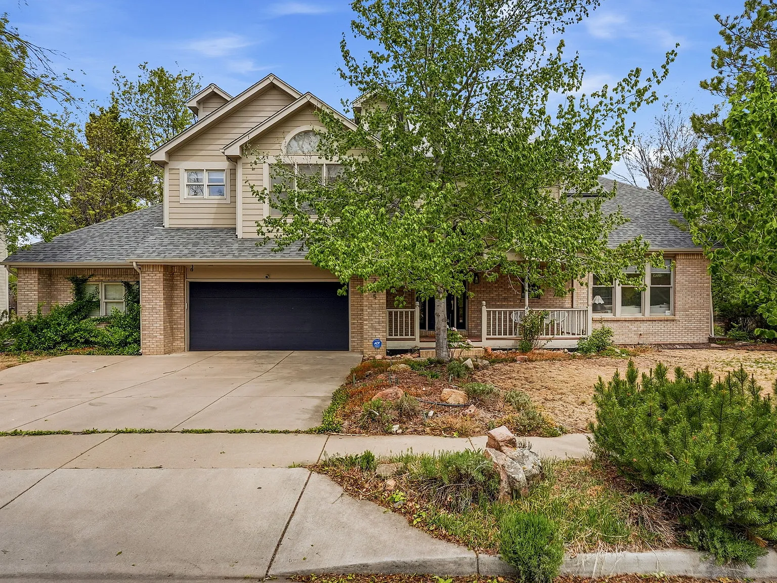 4 bed, 3.5 bath, 4000 sqft, $8,000 — Photo 2