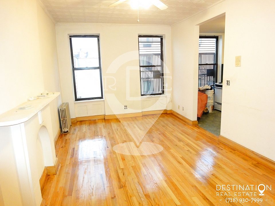 18x11 Living Room(Vacant)