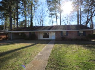 98 Azalea Dr, Columbus, MS 39705