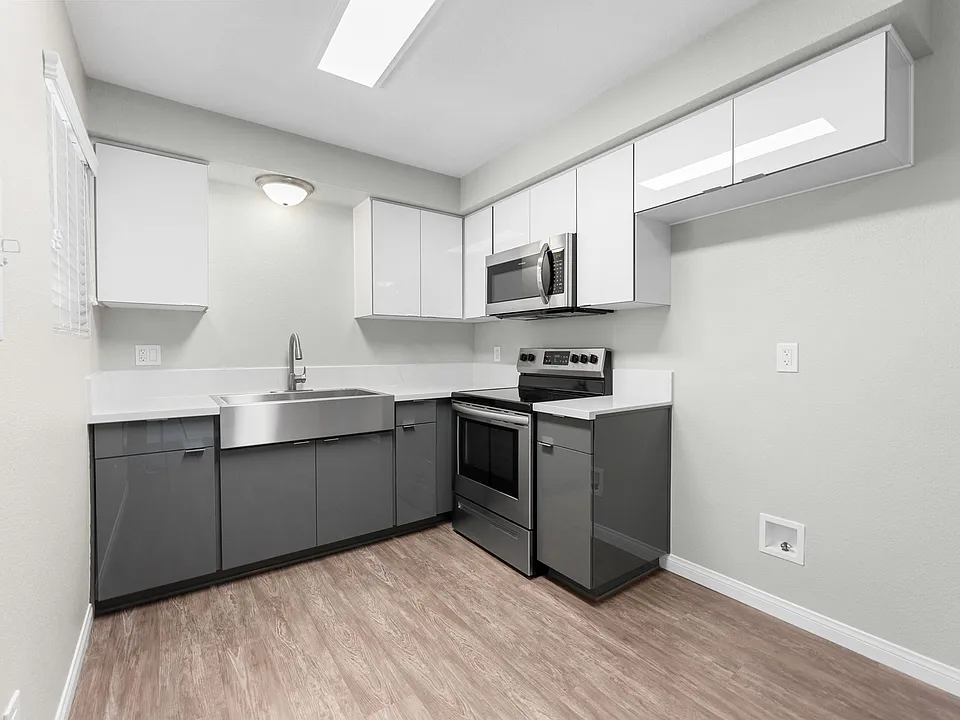 Highland Pinetree Apartments