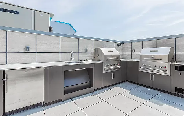 Rented by Bond New York | media 304