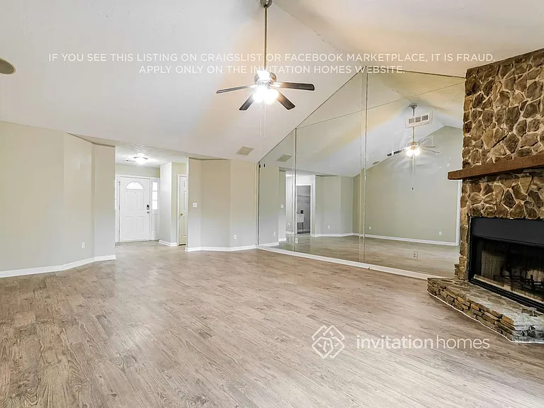 1570 Canberra Dr — Photo 4