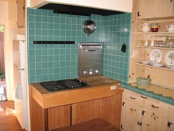 Built-in gas range and oven
