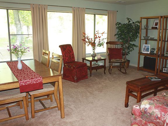 Dining Rm/Living Rm