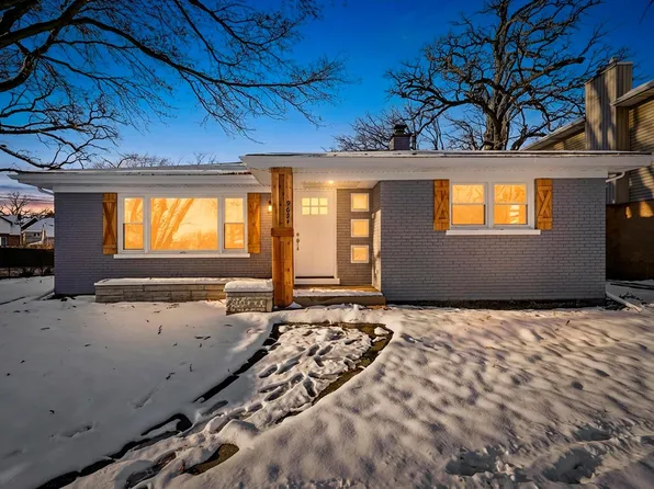 9624 W Shore Dr, Oak Lawn, IL 60453