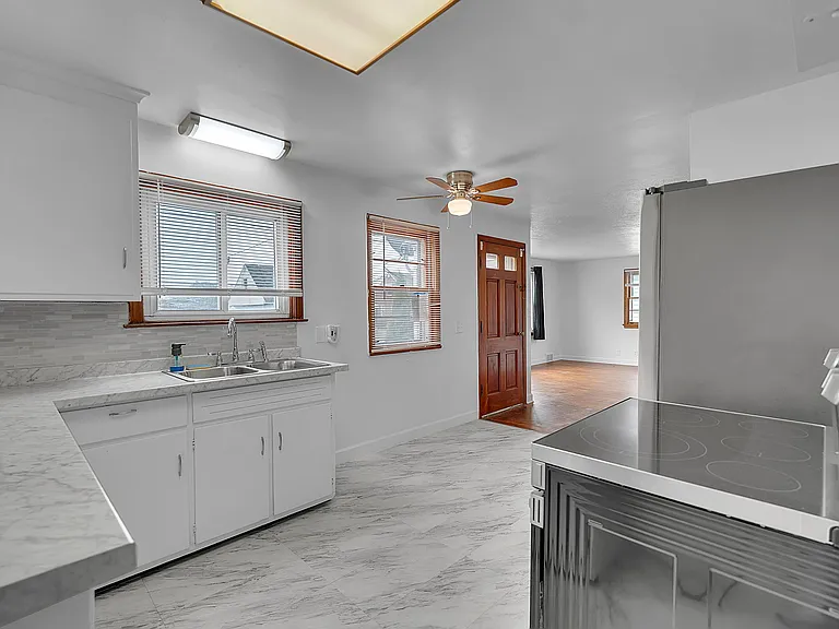 76 Stearns St — Photo 9