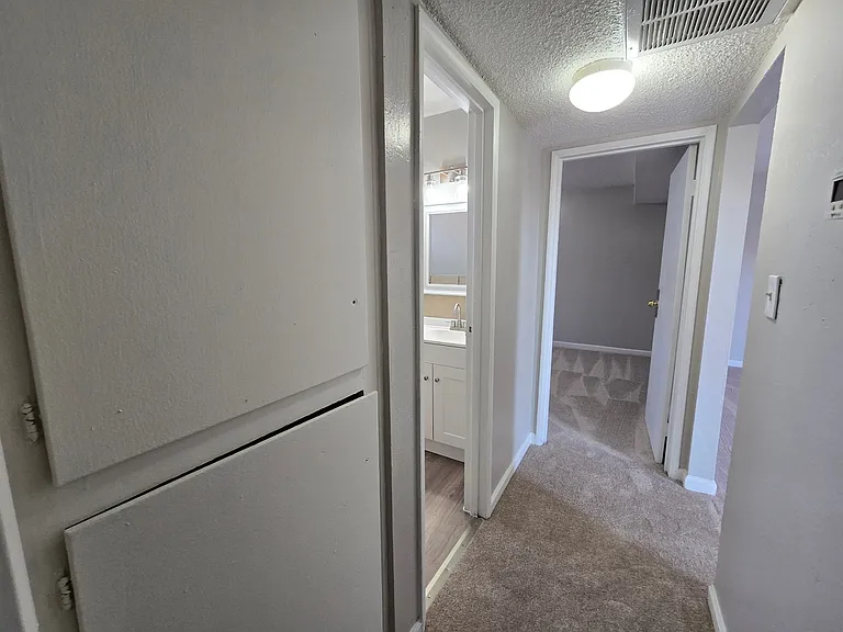 2100-2104 E Sunrise Ave — Photo 12