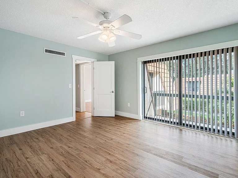 825 Center St #3D — Photo 11