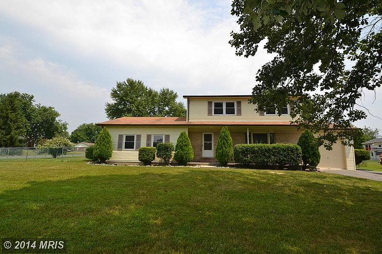 1st image of 213 Essex Cir