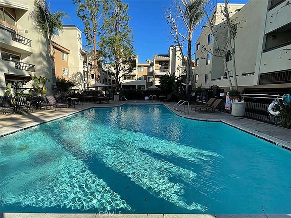 4th image of 5500 Owensmouth Ave APT 218