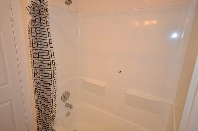 89 Marion Ave — Photo 9