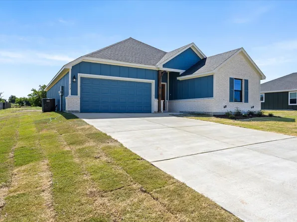 713 N Sycamore St, Hico, TX 76457