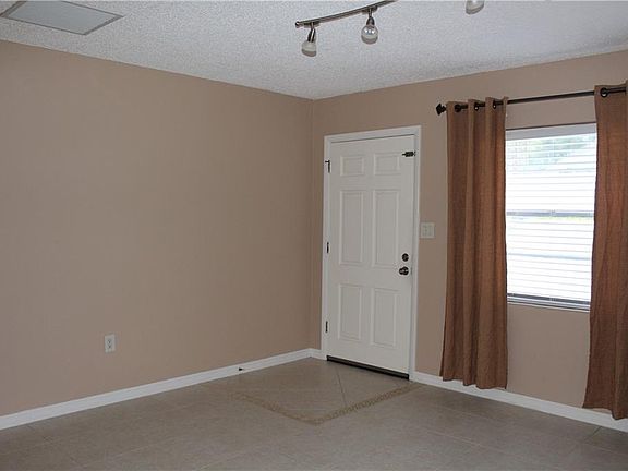 5th image of 616 Lake Dr