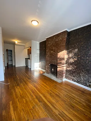 Rented by CMV Realty Inc. | media 2