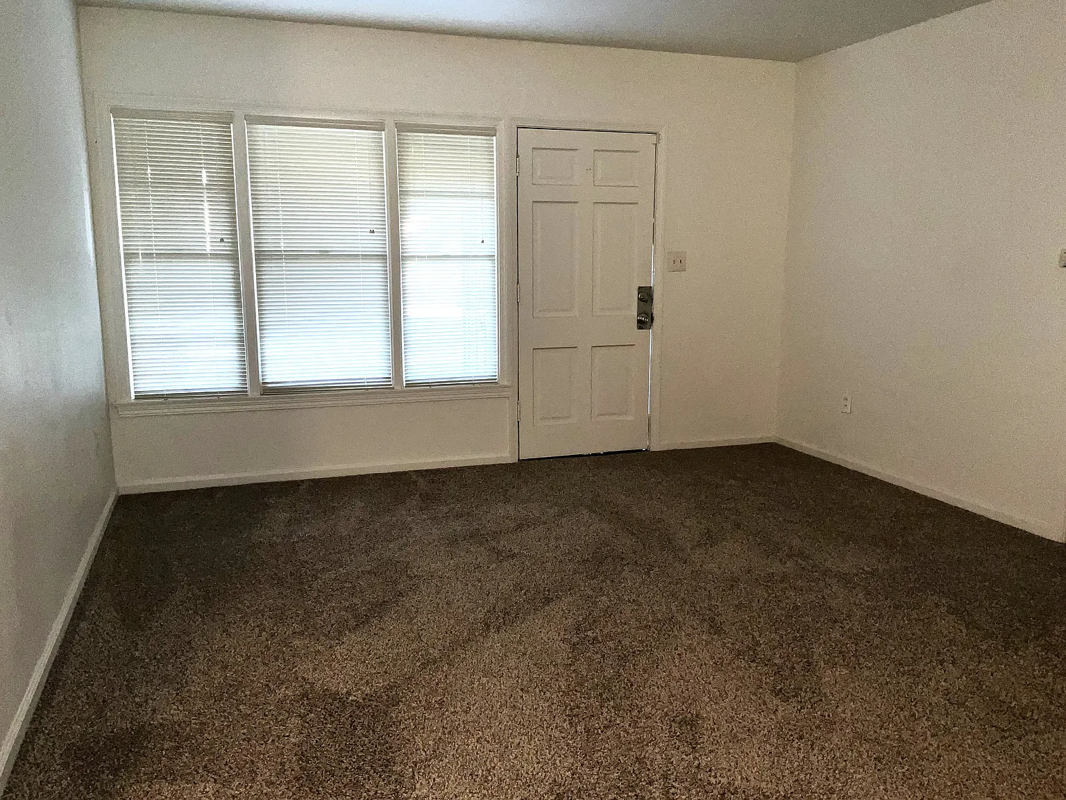 2 bed, 892 sqft, $1,695 — Photo 3