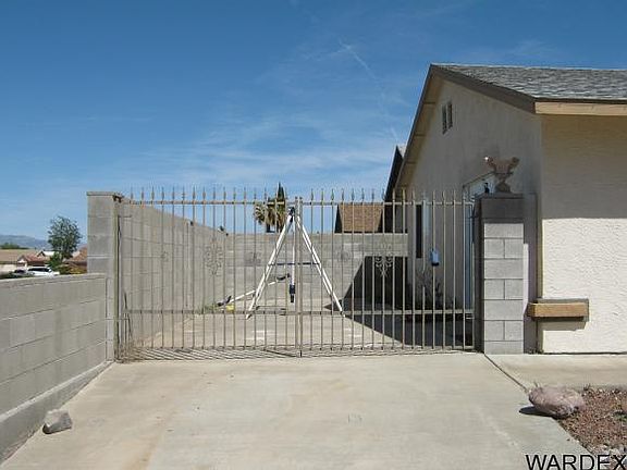 3rd image of 2402 La Salle Ave