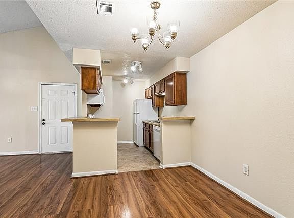 5th image of 728 Village Rd APT G