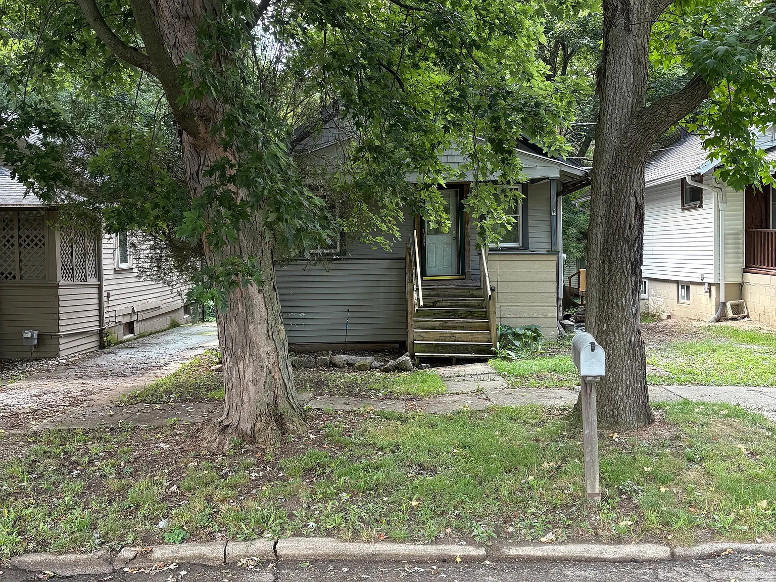 2 bed, 900 sqft, $850 — Photo 1