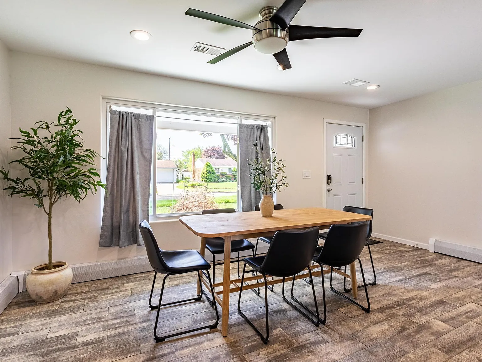 4 bed, 1859 sqft, $7,250 — Photo 4