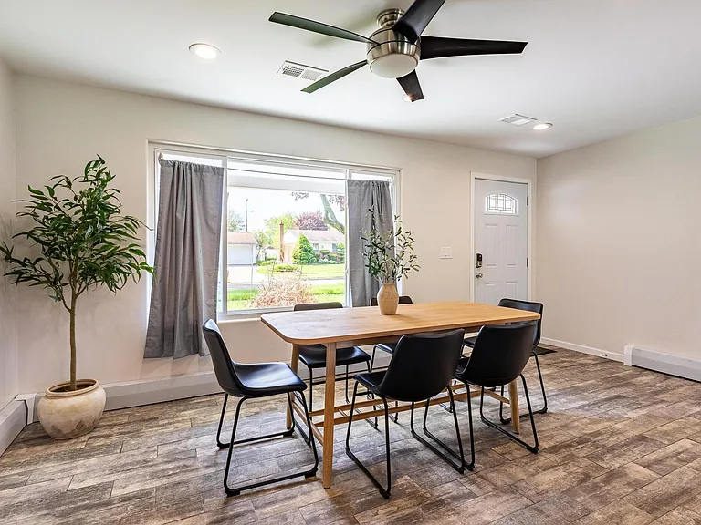 8743 Leslie Dr — Photo 4