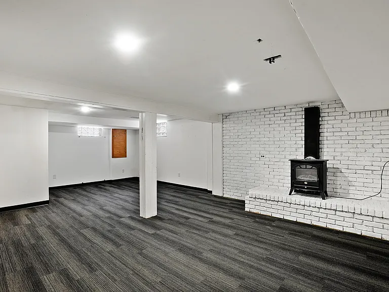 8814 Northcote Ave — Photo 26