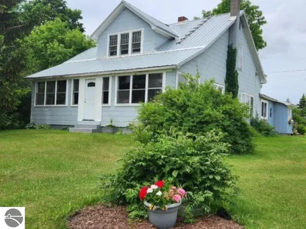 22589 N 60th Ave, Marion, MI 49665