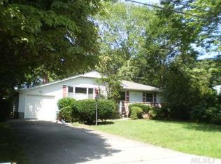 3 Franklin Ave, Brentwood, NY 11717