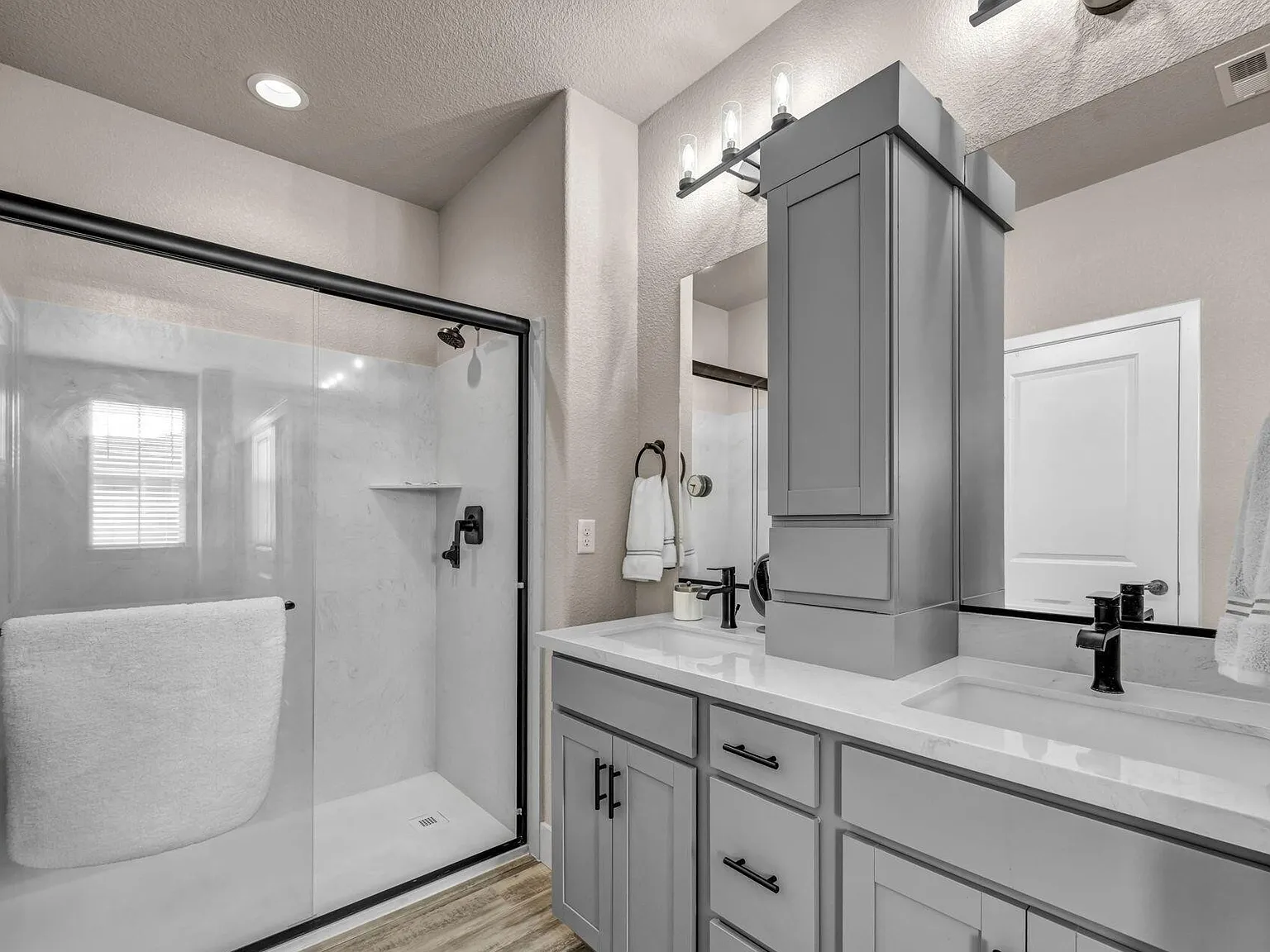 2 bed, 2.5 bath, 1400 sqft, $2,200 — Photo 3
