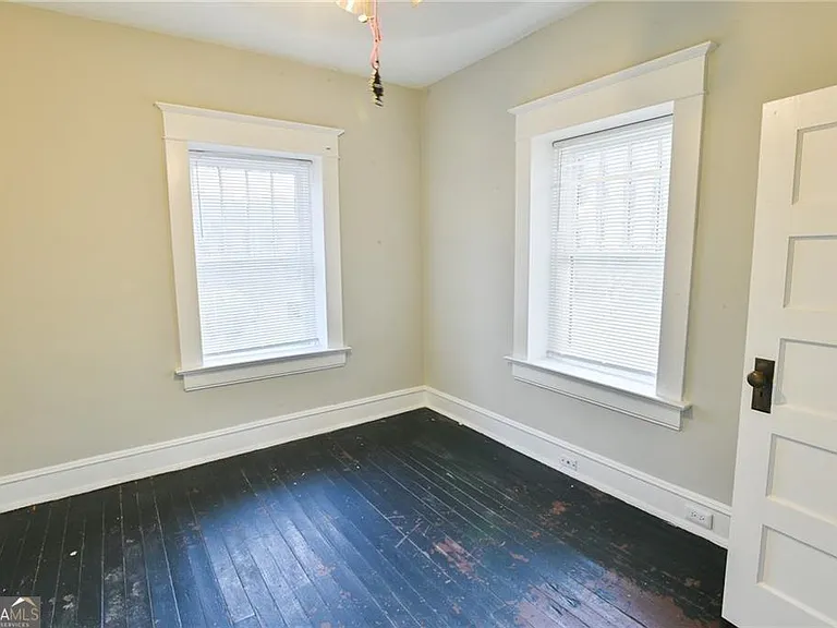 340 W Washington St — Photo 4