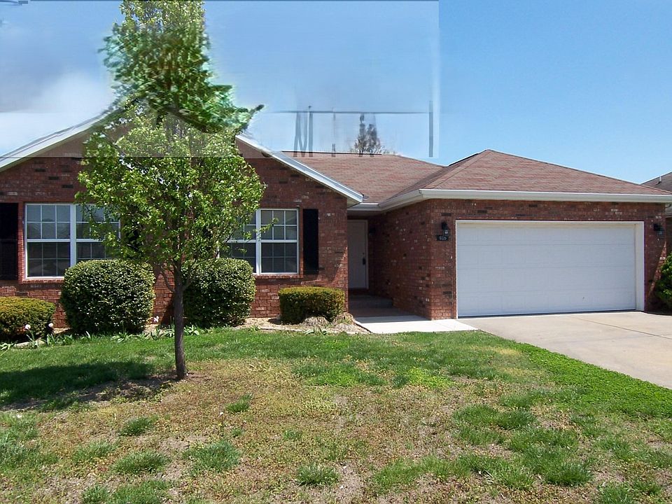 2nd image of 606 S Hazelnut Avenue