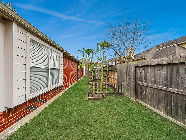 1103 Lake Shore Dr — Photo 29