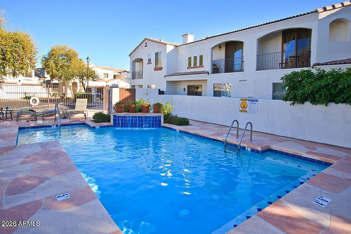 2 bed, 2.0 bath, 1278 sqft, $2,300 — Photo 1