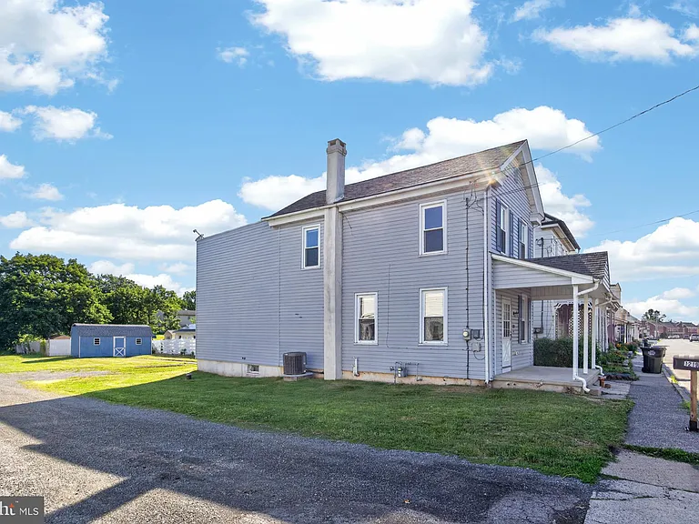 1219 E Philadelphia Ave — Photo 3