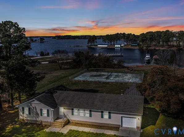 2082 Fleeton Rd, Reedville, VA 22539