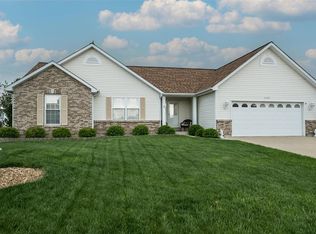 1121 Sunset Green Dr, O'Fallon, MO 63366